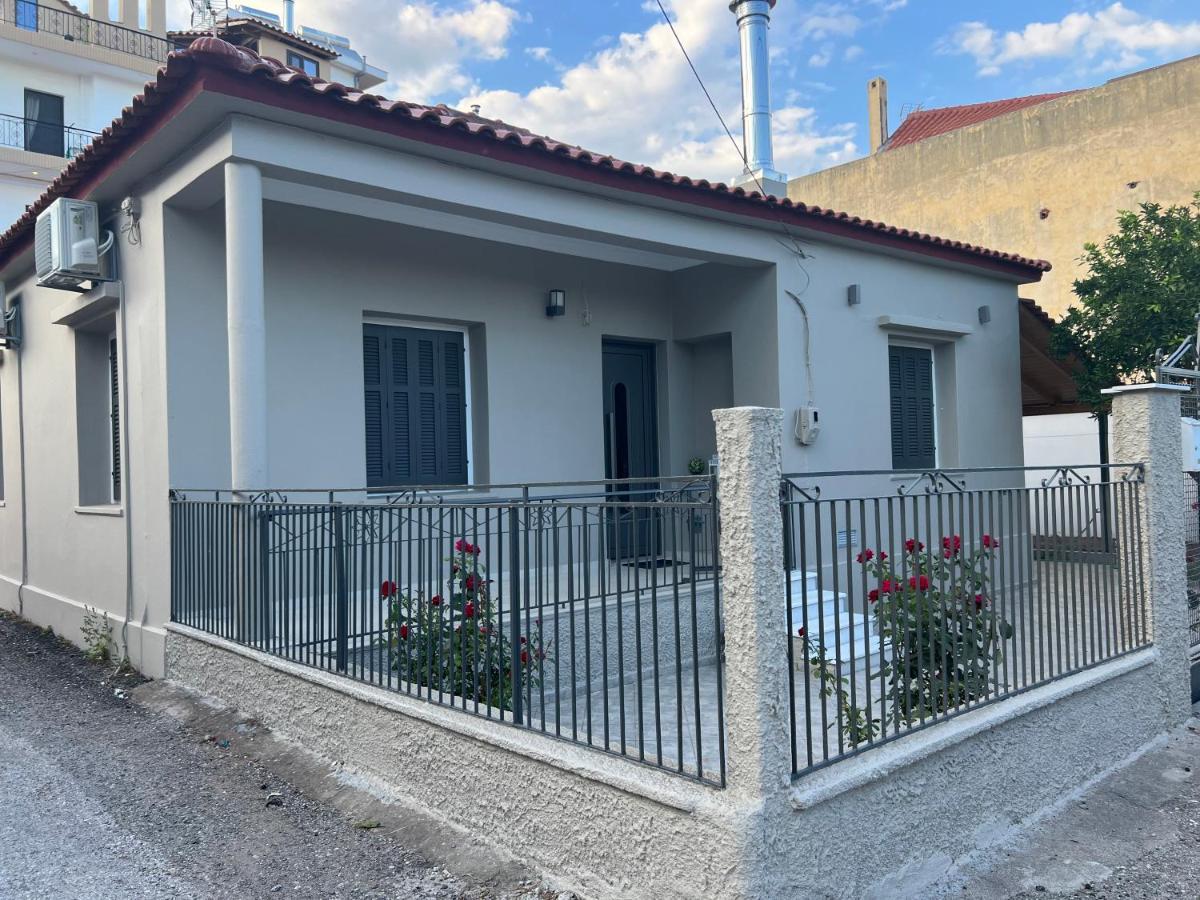 Όμορφη Μονοκατοικία Με 2 Υπνοδωμάτια Και Τζάκι Nafpaktos エクステリア 写真
